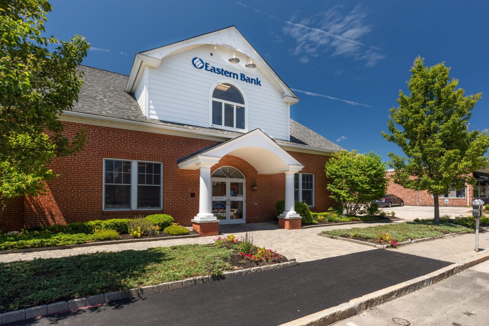Exterior of an building with a parking lot in front of it